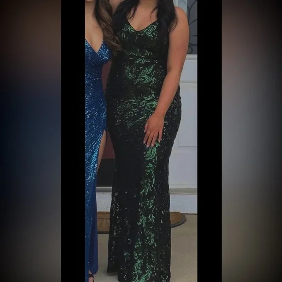 green emerald velvet dress Taisia Formal Sequin Scroll Dress main image 0